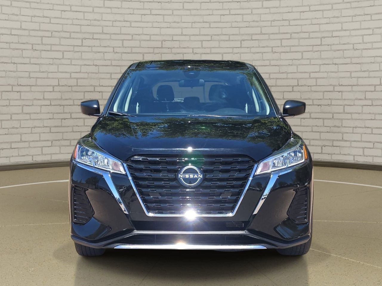 Used 2025 Nissan Kicks Play S FWD image 2