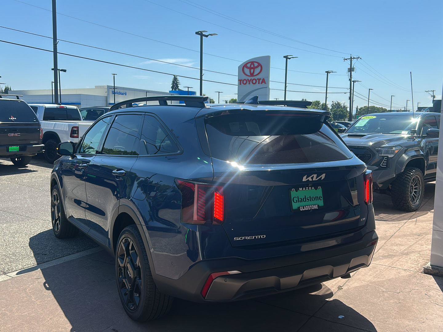 Used 2024 Kia Sorento SX AWD/4WD image 3
