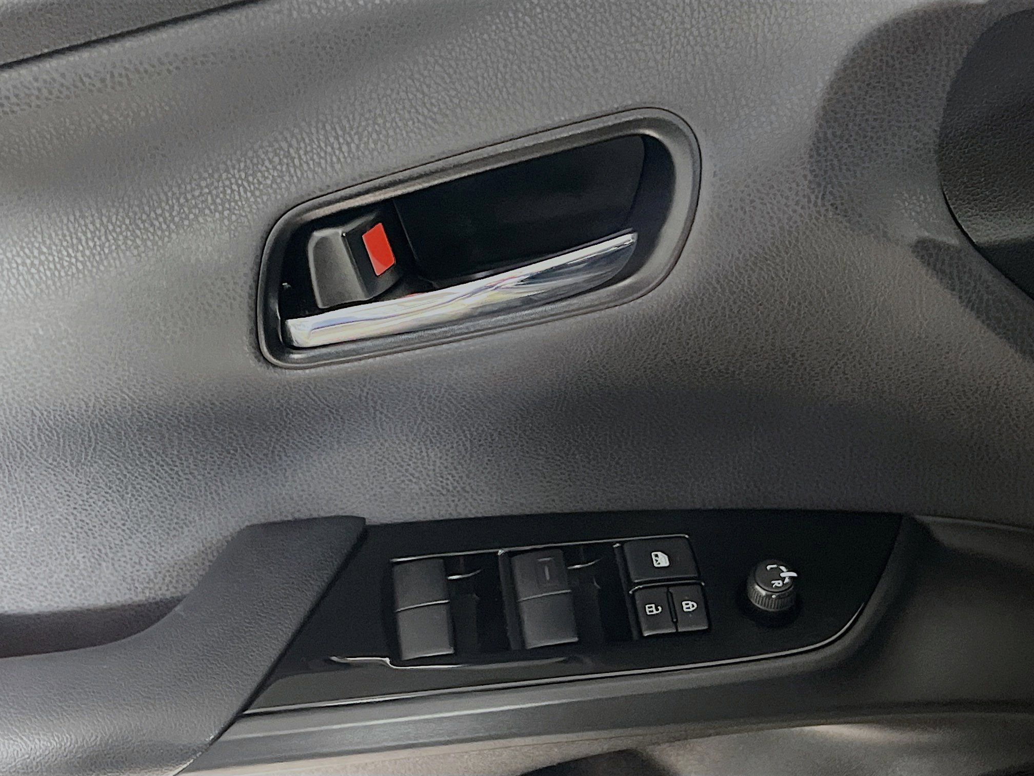 Used 2022 Toyota Prius L Eco image 17