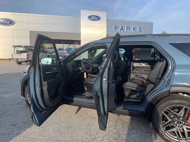 Used 2026 Ford Explorer ST-Line w/ ST-Line Street Pack AWD/4WD image 19