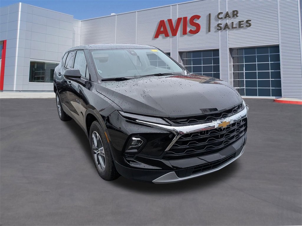 Used 2025 Chevrolet Blazer LT image 3