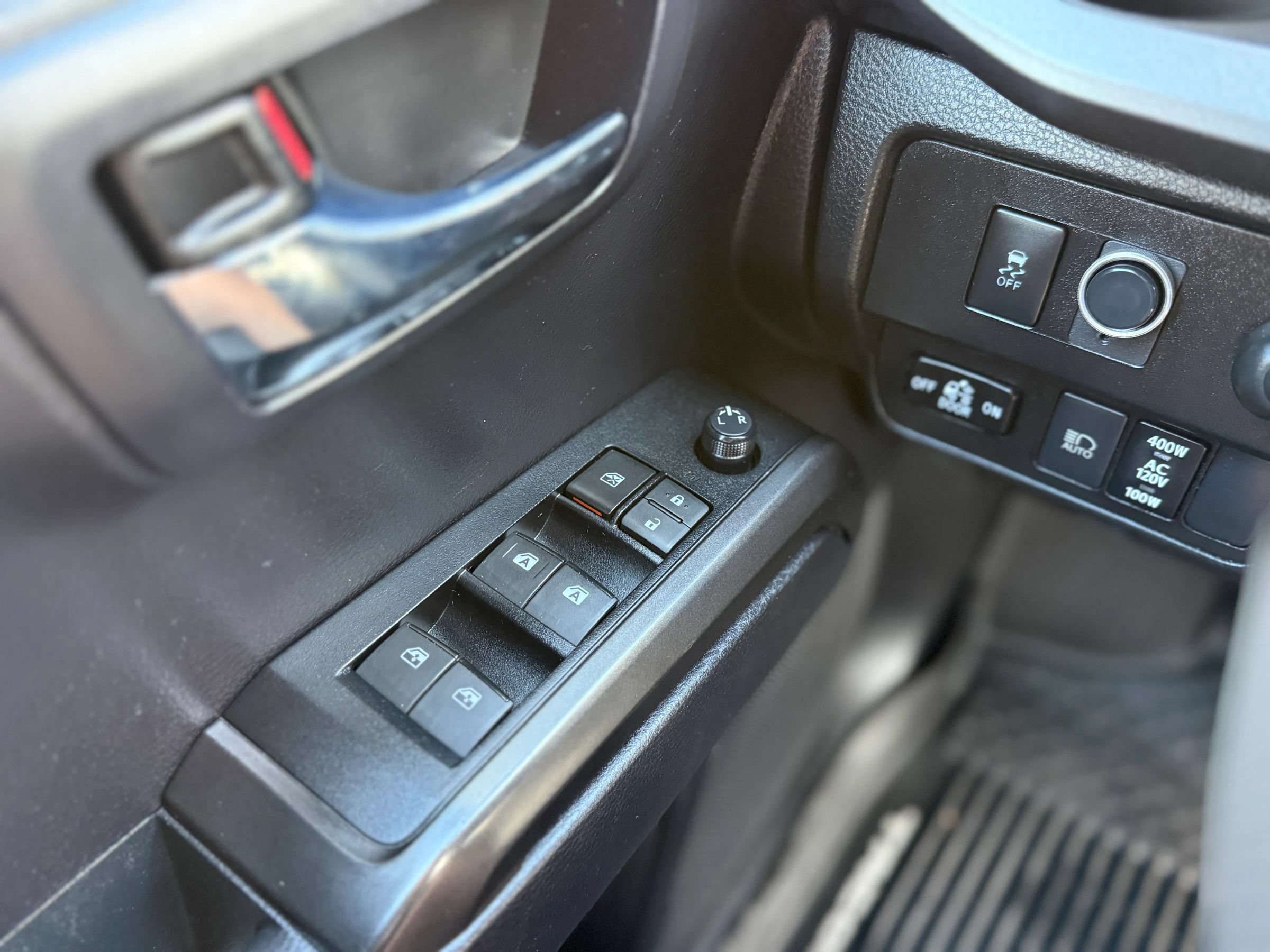 Used 2020 Toyota Tacoma TRD Off-Road w/ Technology Package AWD/4WD image 24