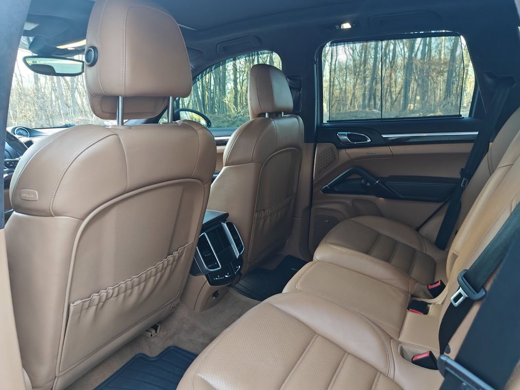 Used 2015 Porsche Cayenne Turbo AWD/4WD image 31
