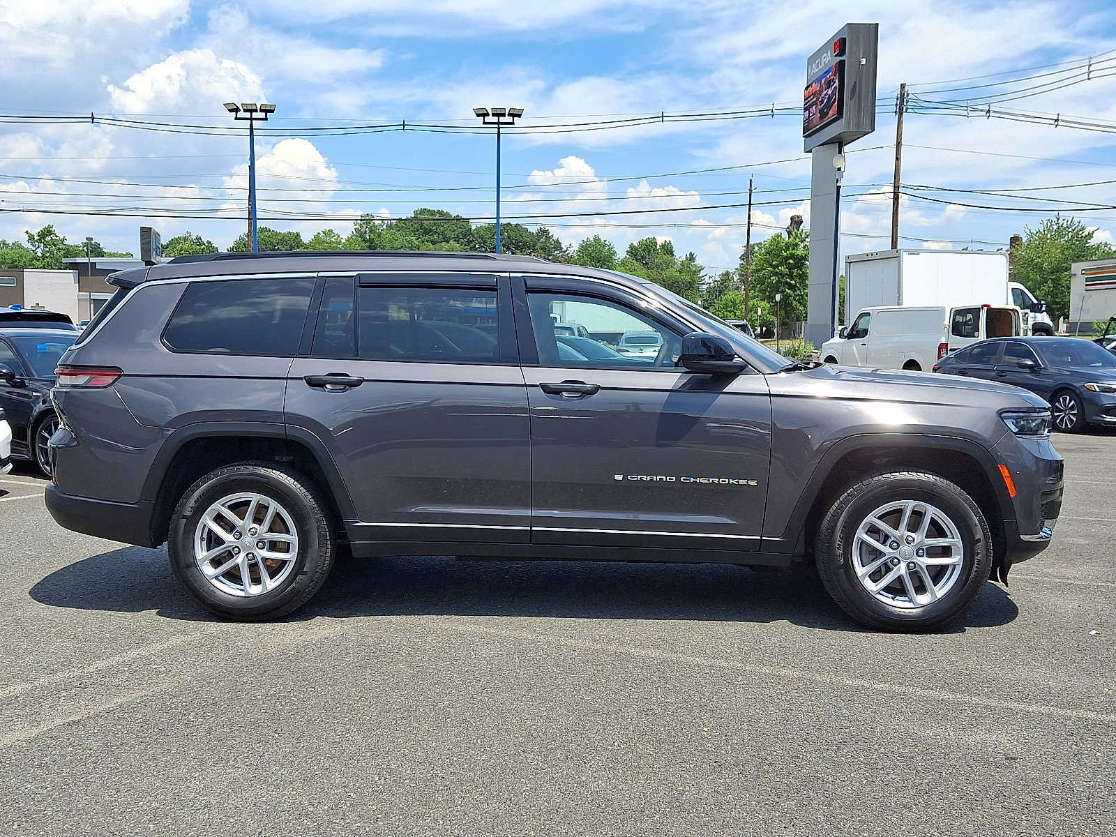 Used 2025 Jeep Grand Cherokee L Laredo w/ Luxury Tech Group I AWD/4WD image 8