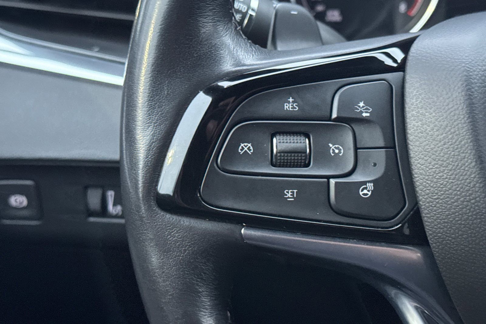 Certified 2023 Buick Enclave Essence image 27