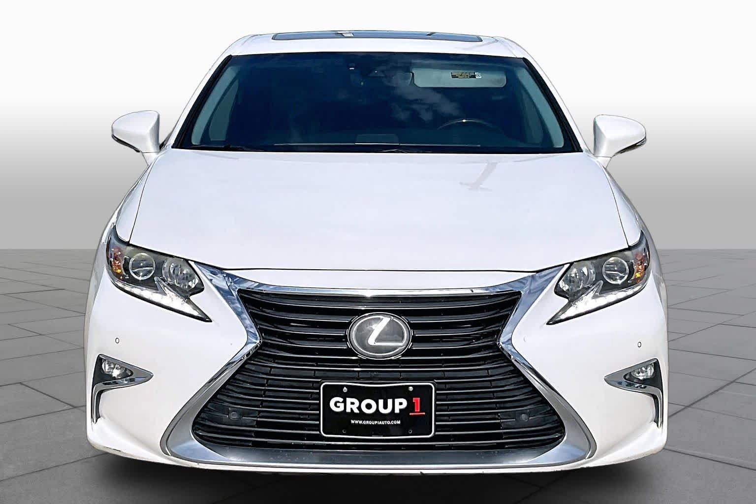 Used 2016 Lexus ES 350 w/ Premium Package w/Wood Trim FWD image 4