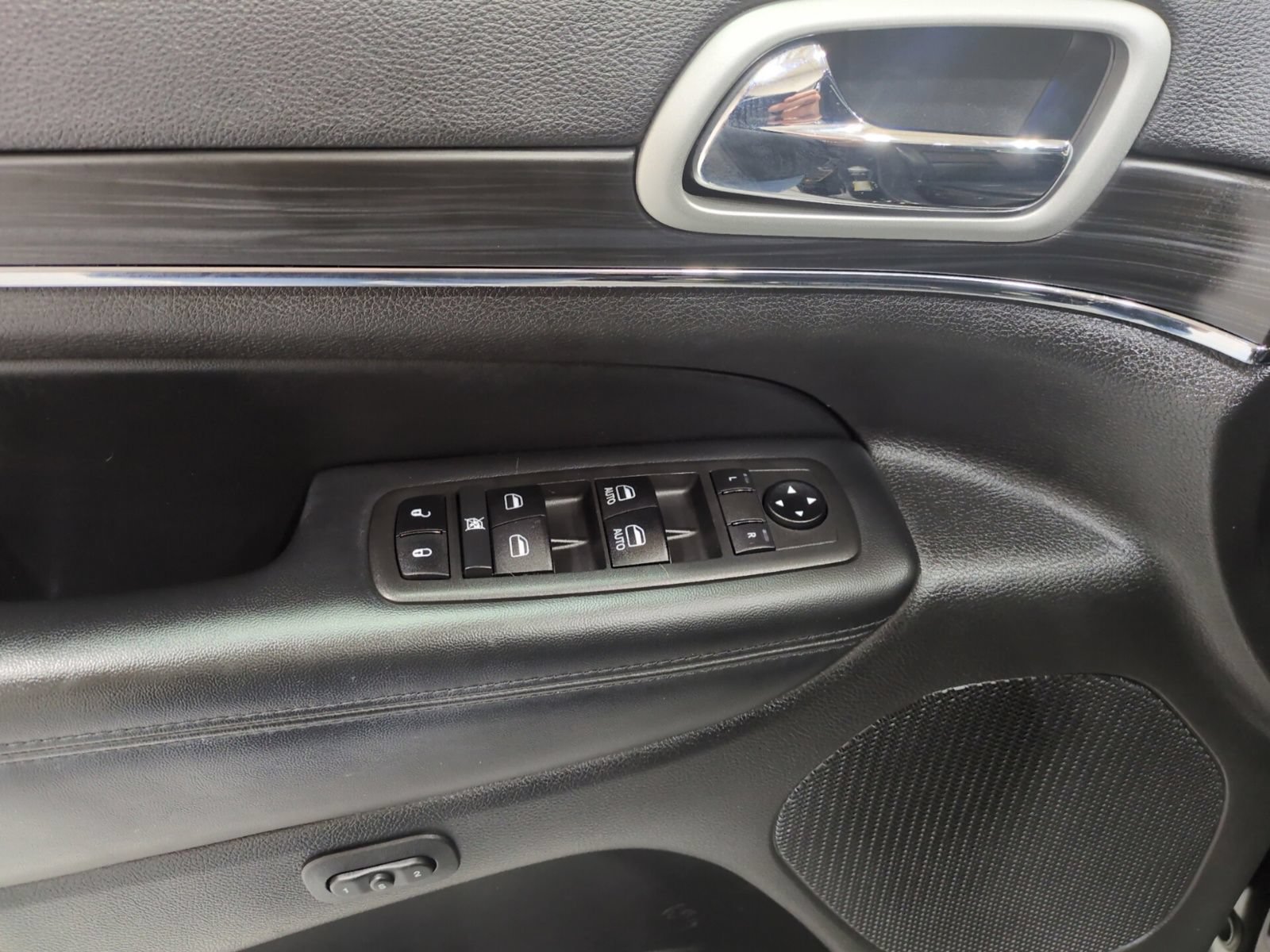 Used 2021 Jeep Grand Cherokee Limited AWD/4WD image 17