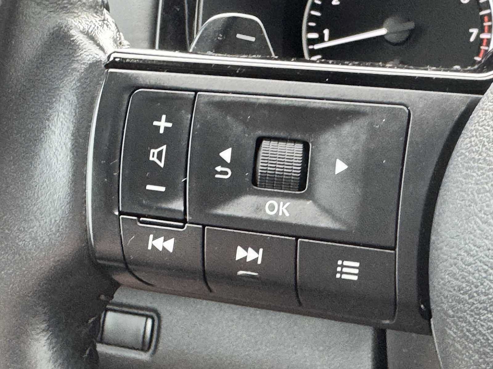 Used 2023 Nissan Pathfinder SL AWD/4WD image 47