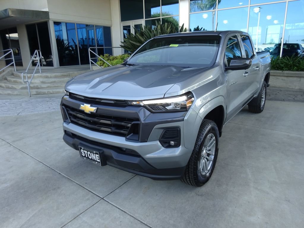 Used 2025 Chevrolet Colorado LT w/ LT Convenience Package AWD/4WD image 3