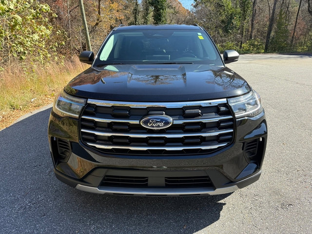 Used 2025 Ford Explorer Active image 3