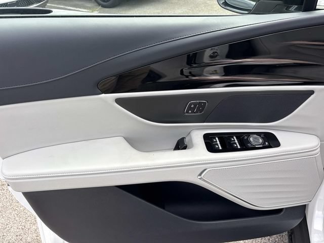 New 2026 Lincoln Nautilus Premier w/ Jet Appearance Package AWD/4WD image 18