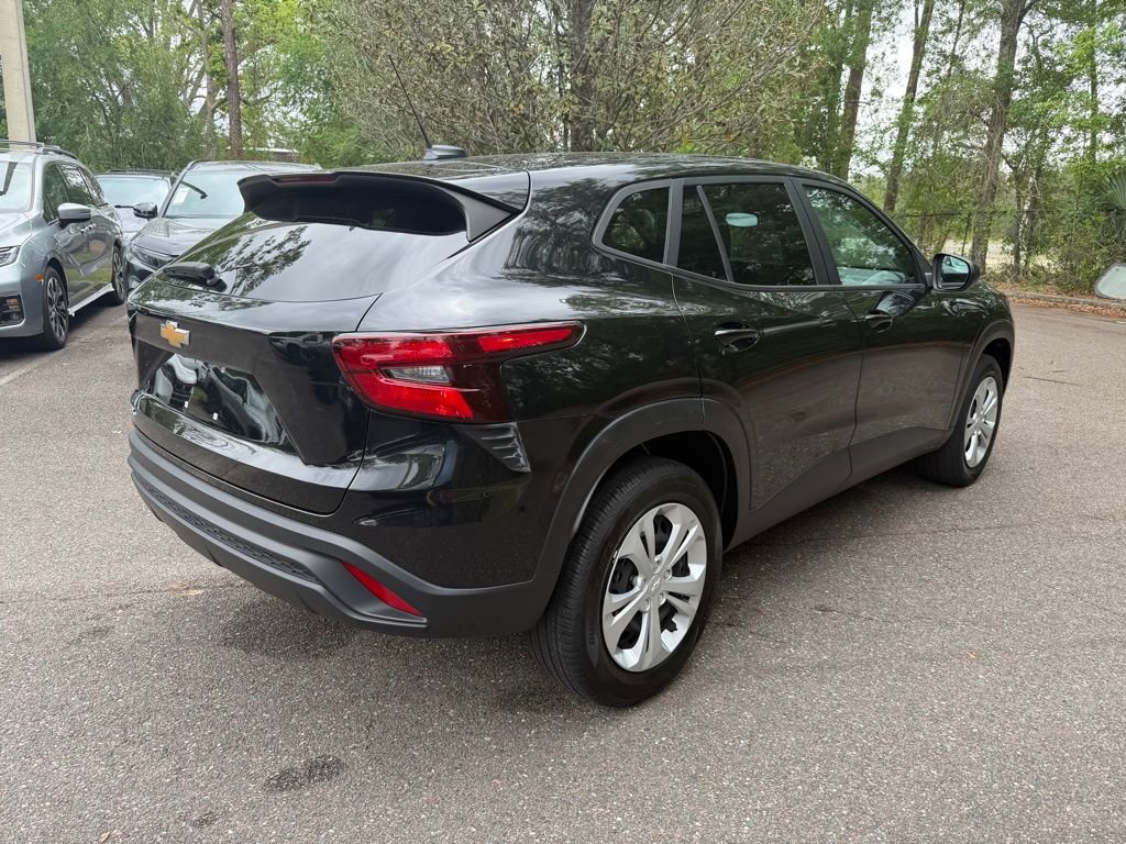 Used 2024 Chevrolet Trax LS image 6