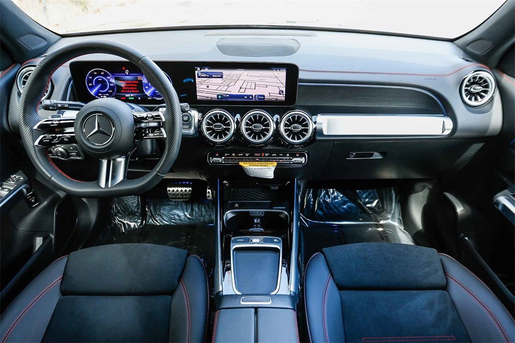 Used 2024 Mercedes-Benz EQB 300 4MATIC image 10