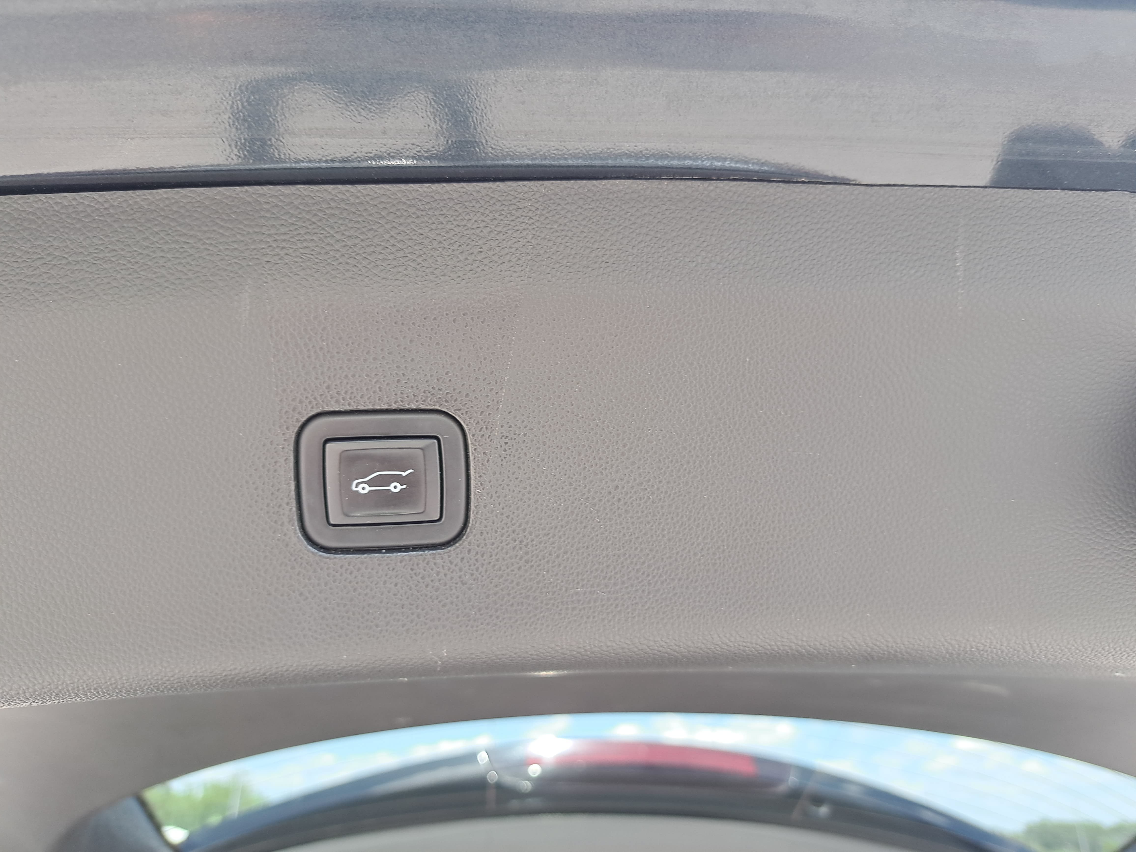 Used 2020 Buick Enclave Essence w/ Sound and Sites Package AWD/4WD image 14