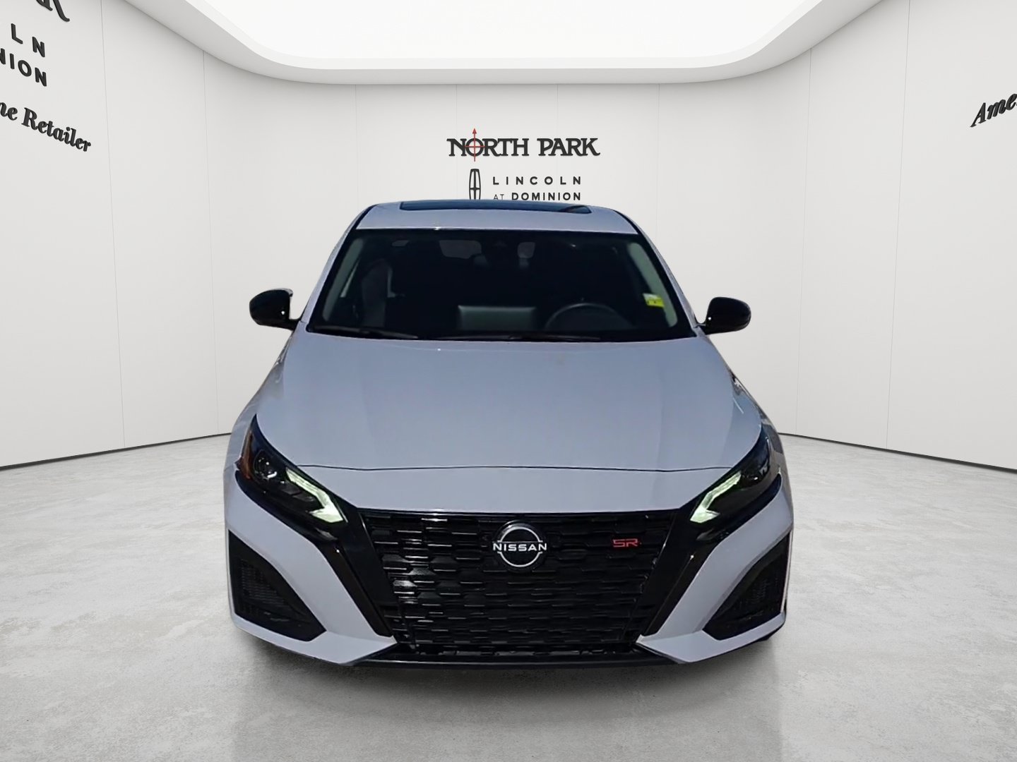 Used 2023 Nissan Altima 2.0 SR FWD image 8