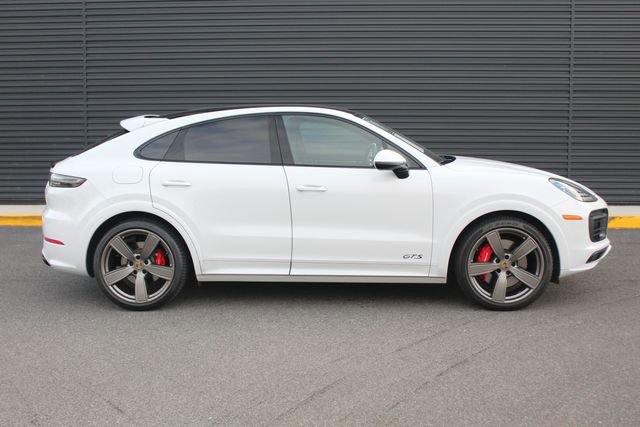 Used 2021 Porsche Cayenne GTS w/ Premium Package image 9