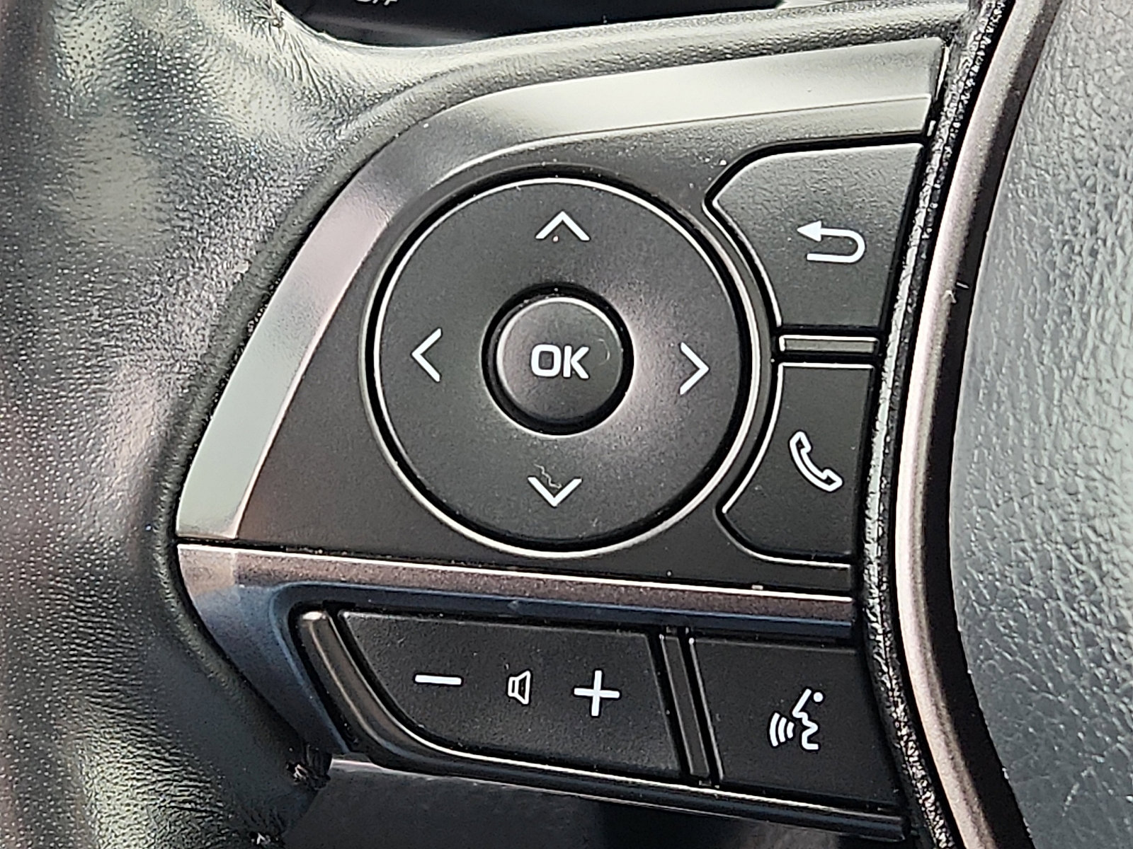 Used 2022 Toyota Camry XSE w/ Navigation Package image 19