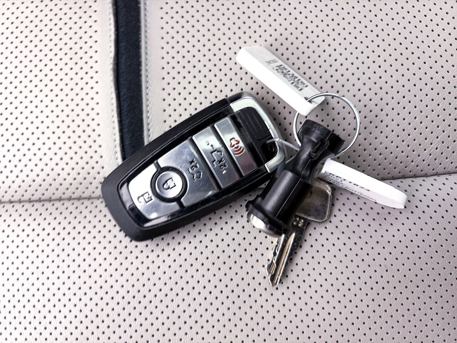 Used 2023 Ford F150 Lightning Platinum image 35