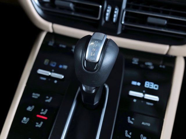 Certified 2025 Porsche Macan image 17