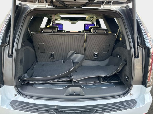 New 2026 Cadillac Escalade Platinum Sport w/ LPO, Floor Liner Package AWD/4WD image 5