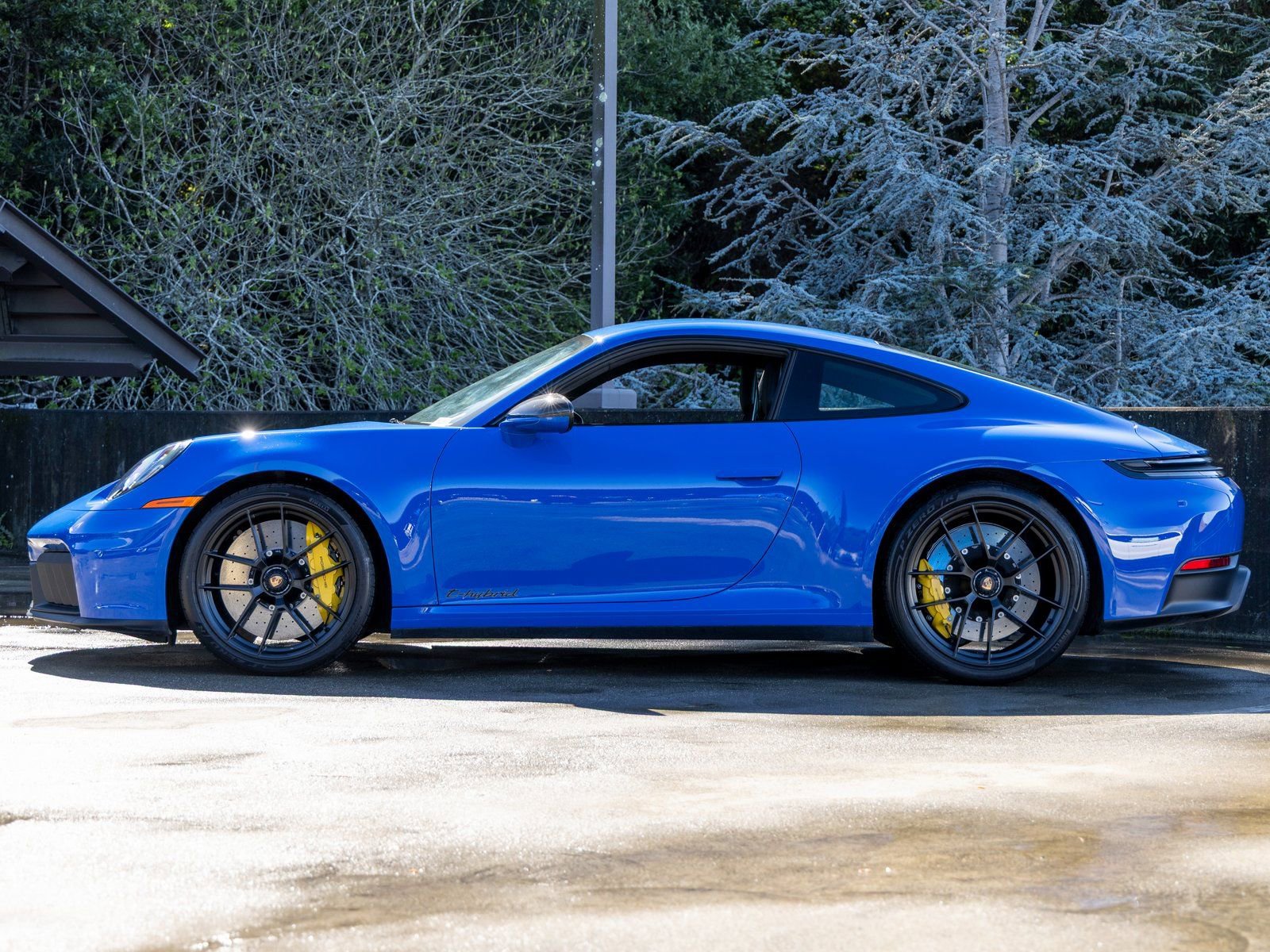 Certified 2025 Porsche 911 Carrera GTS RWD image 2