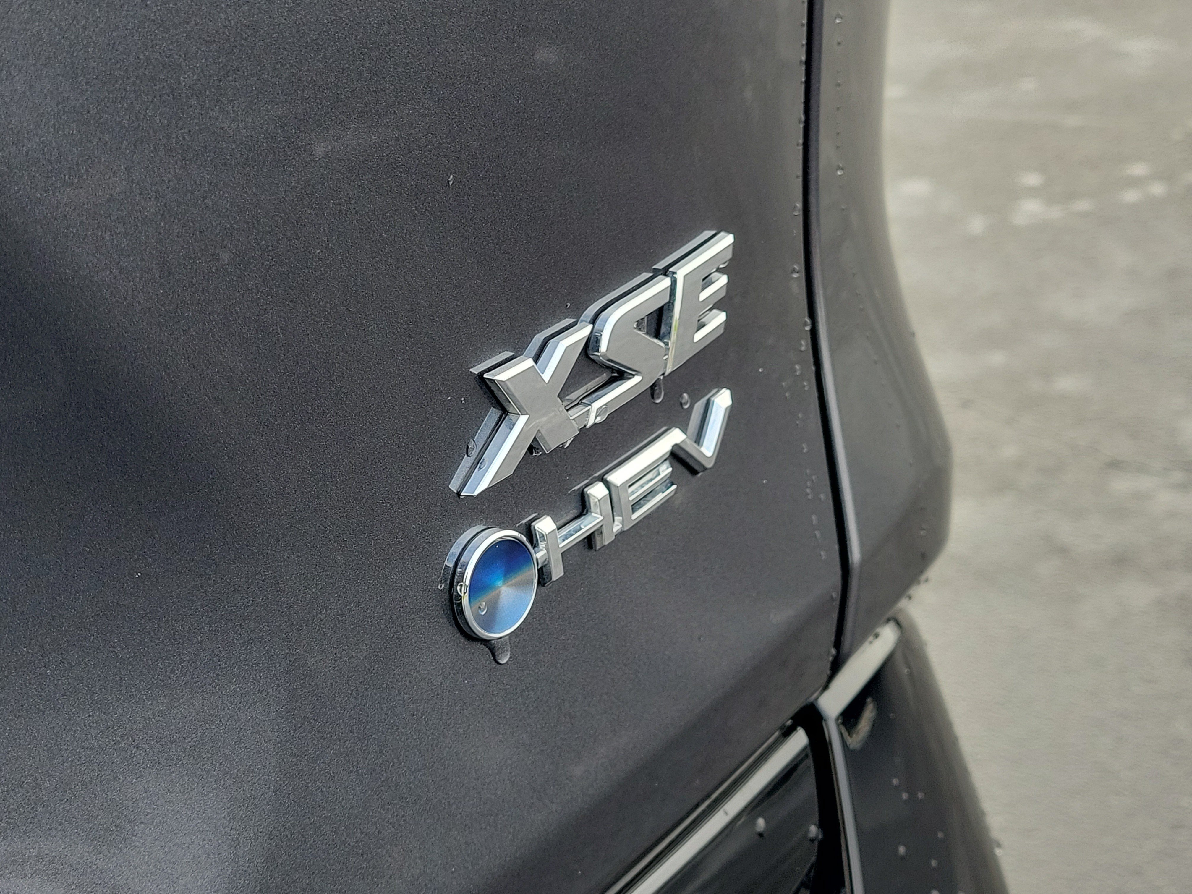 Used 2025 Toyota RAV4 XSE AWD/4WD image 6