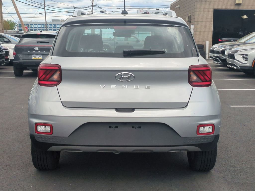 Used 2025 Hyundai Venue SEL FWD image 5