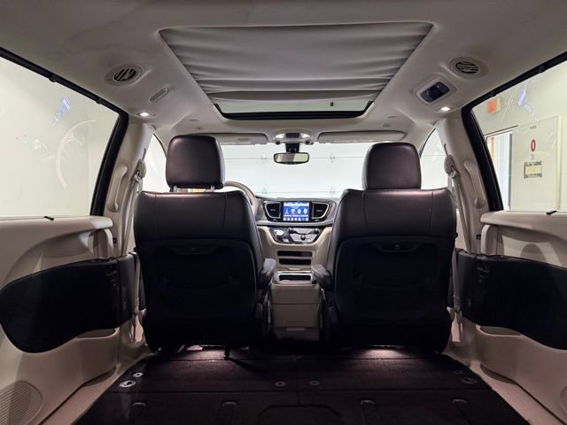 Used 2019 Chrysler Pacifica Limited w/ Tire & Wheel Group image 9