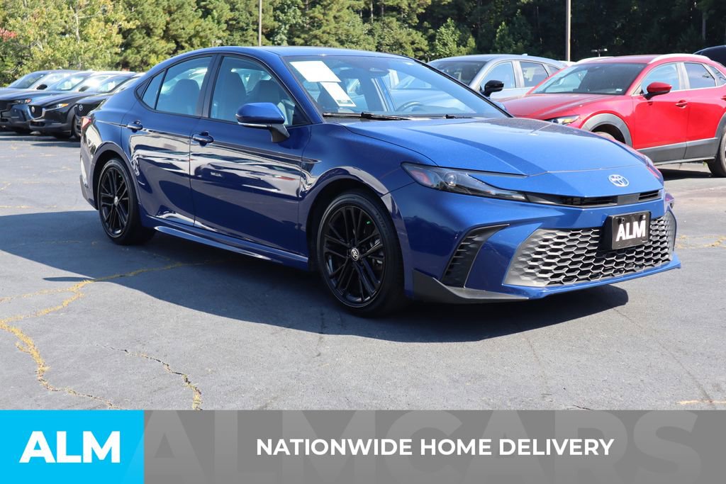Used 2025 Toyota Camry SE image 5