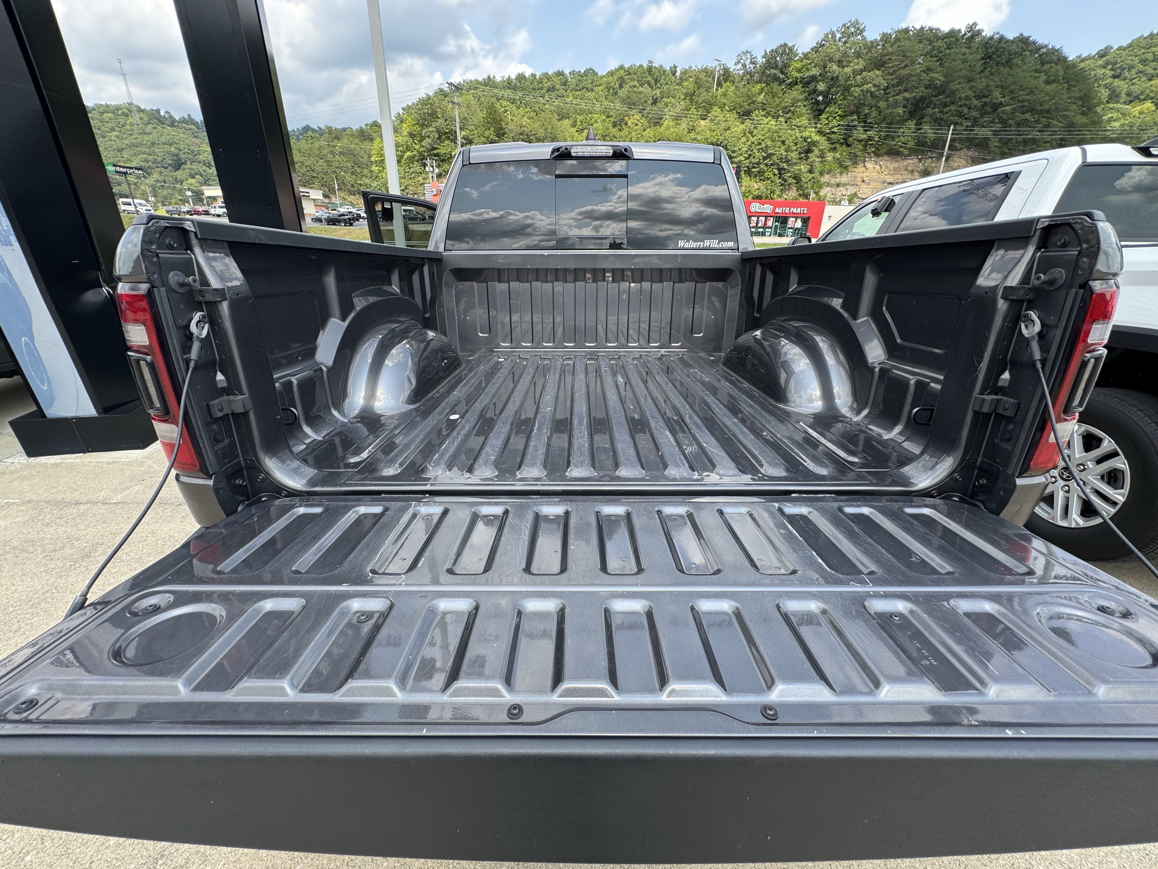 Used 2023 RAM 1500 Big Horn AWD/4WD image 32