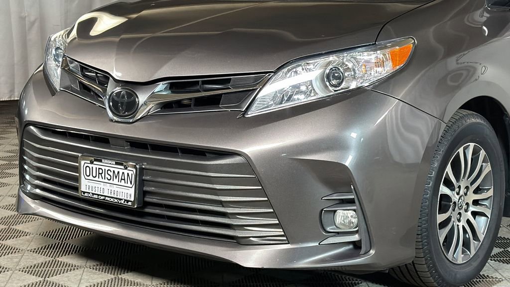 Used 2020 Toyota Sienna XLE image 3