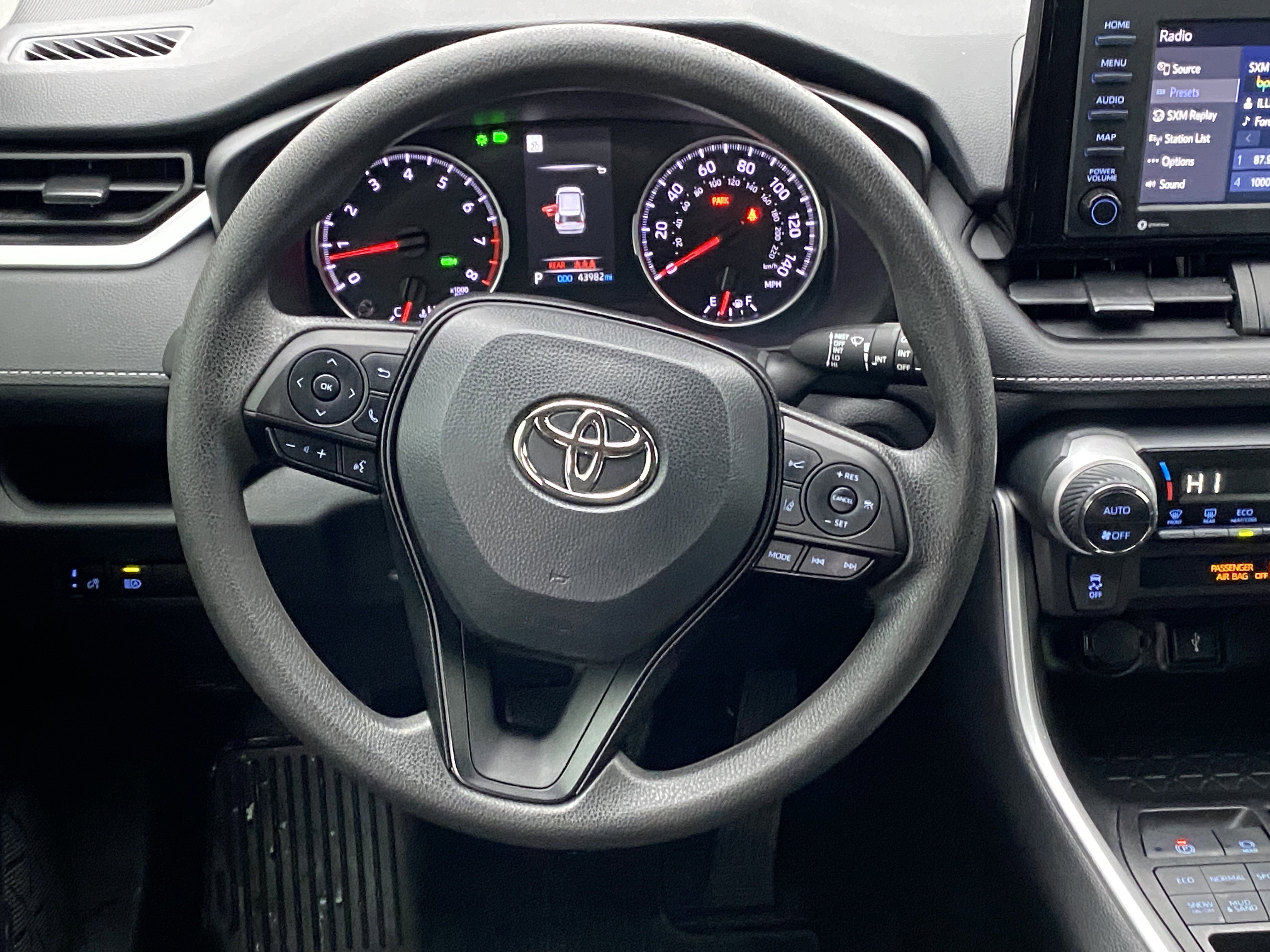 Used 2022 Toyota RAV4 XLE image 10