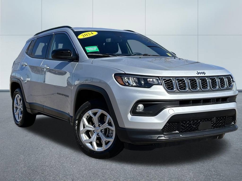 Used 2024 Jeep Compass Latitude image 33