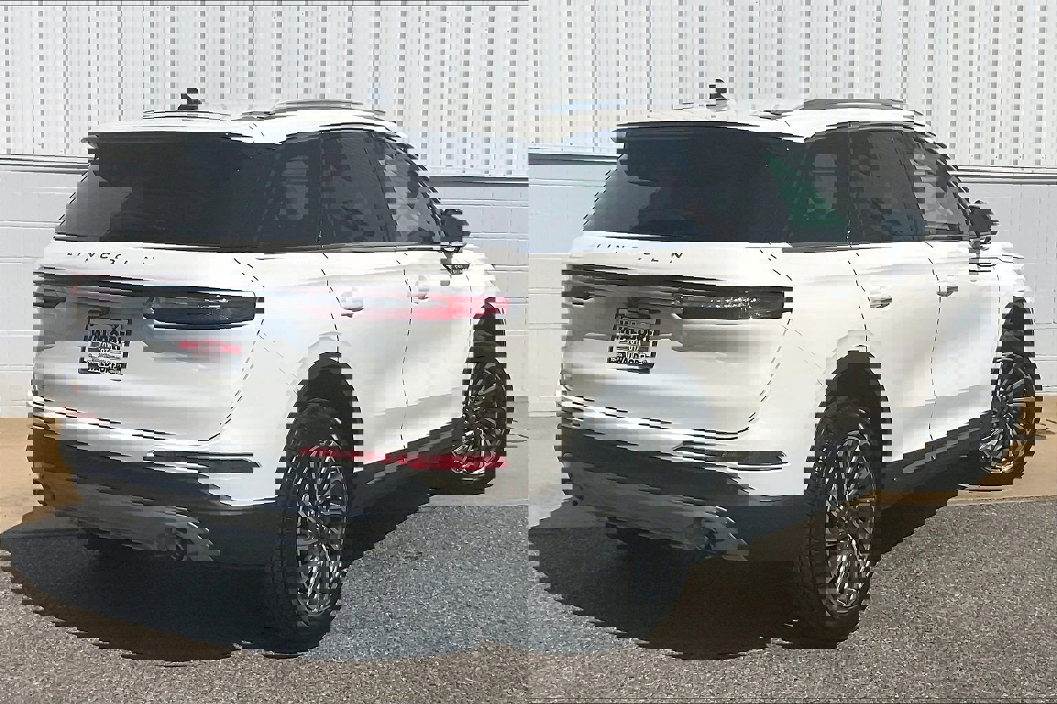 Used 2023 Lincoln Corsair Reserve w/ Equipment Group 201A image 17