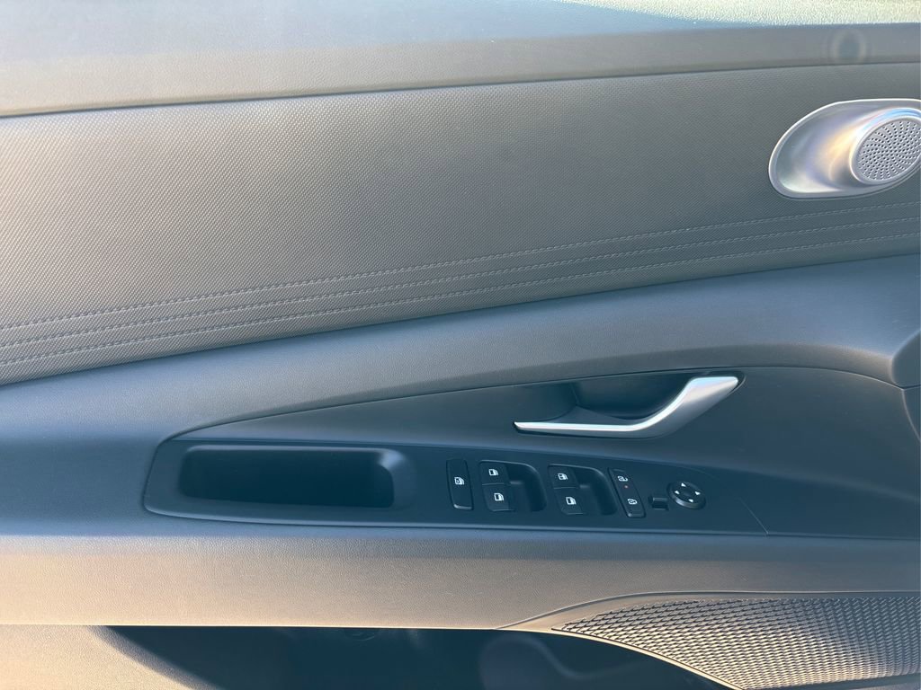 Certified 2024 Hyundai Elantra SE image 23