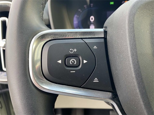 Used 2024 Volvo XC40 B5 Ultimate w/ Protection Package Premier image 18