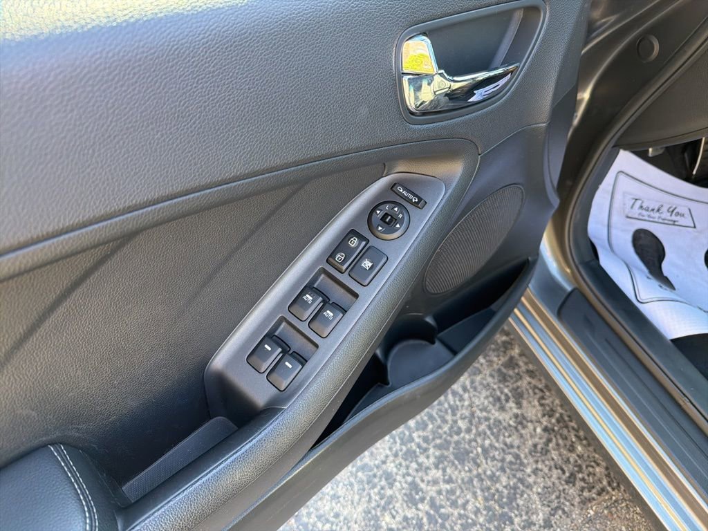 Used 2015 Kia Forte SX image 13