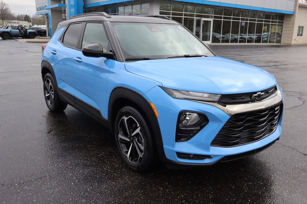 Used 2023 Chevrolet TrailBlazer RS w/ Sun and Liftgate Package image 2