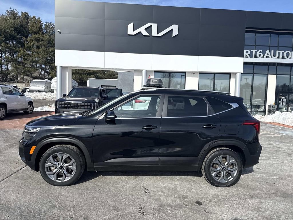 Used 2024 Kia Seltos S image 2