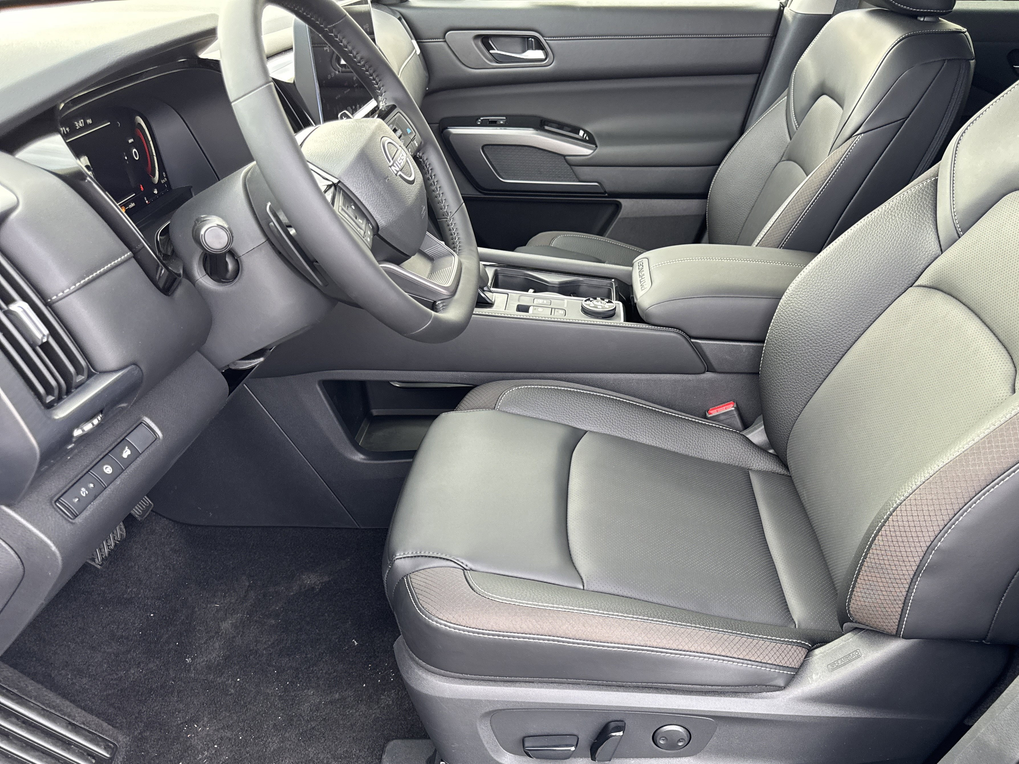 New 2026 Nissan Pathfinder SL image 10