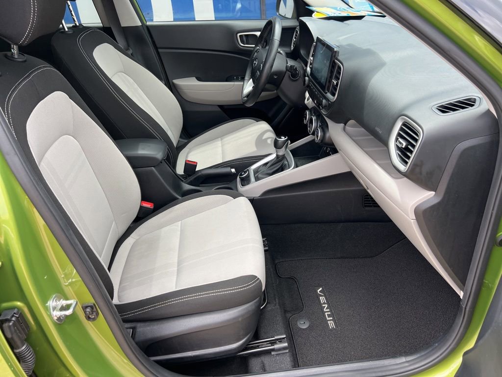 Used 2024 Hyundai Venue SEL image 13