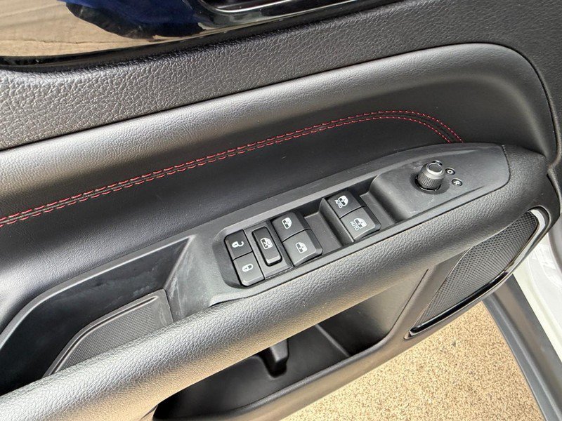Used 2025 Jeep Compass Trailhawk AWD/4WD image 24