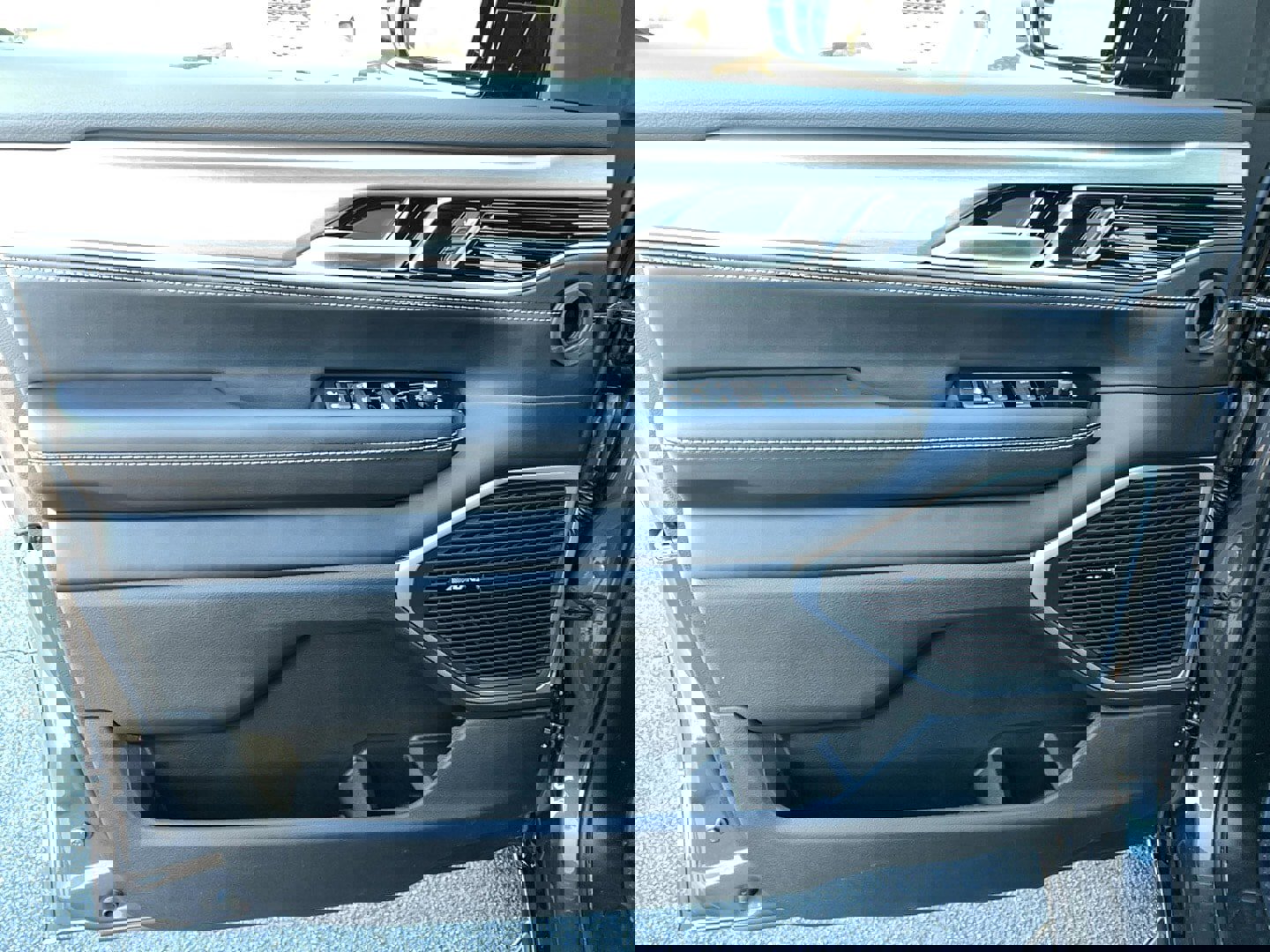 New 2026 Jeep Grand Wagoneer L Limited w/ HD Trailer Tow Package image 12