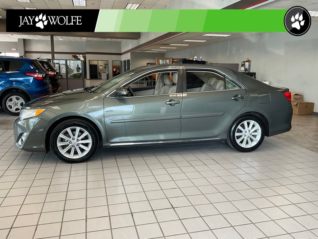 Used 2013 Toyota Camry XLE w/ Leather Pkg FWD image 3