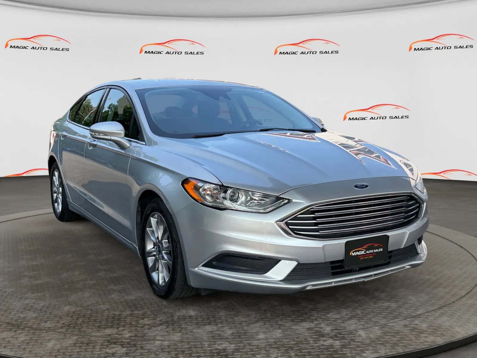 Used 2017 Ford Fusion SE FWD image 5