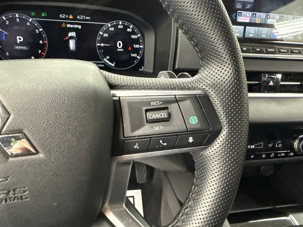 Used 2024 Mitsubishi Outlander AWD image 29