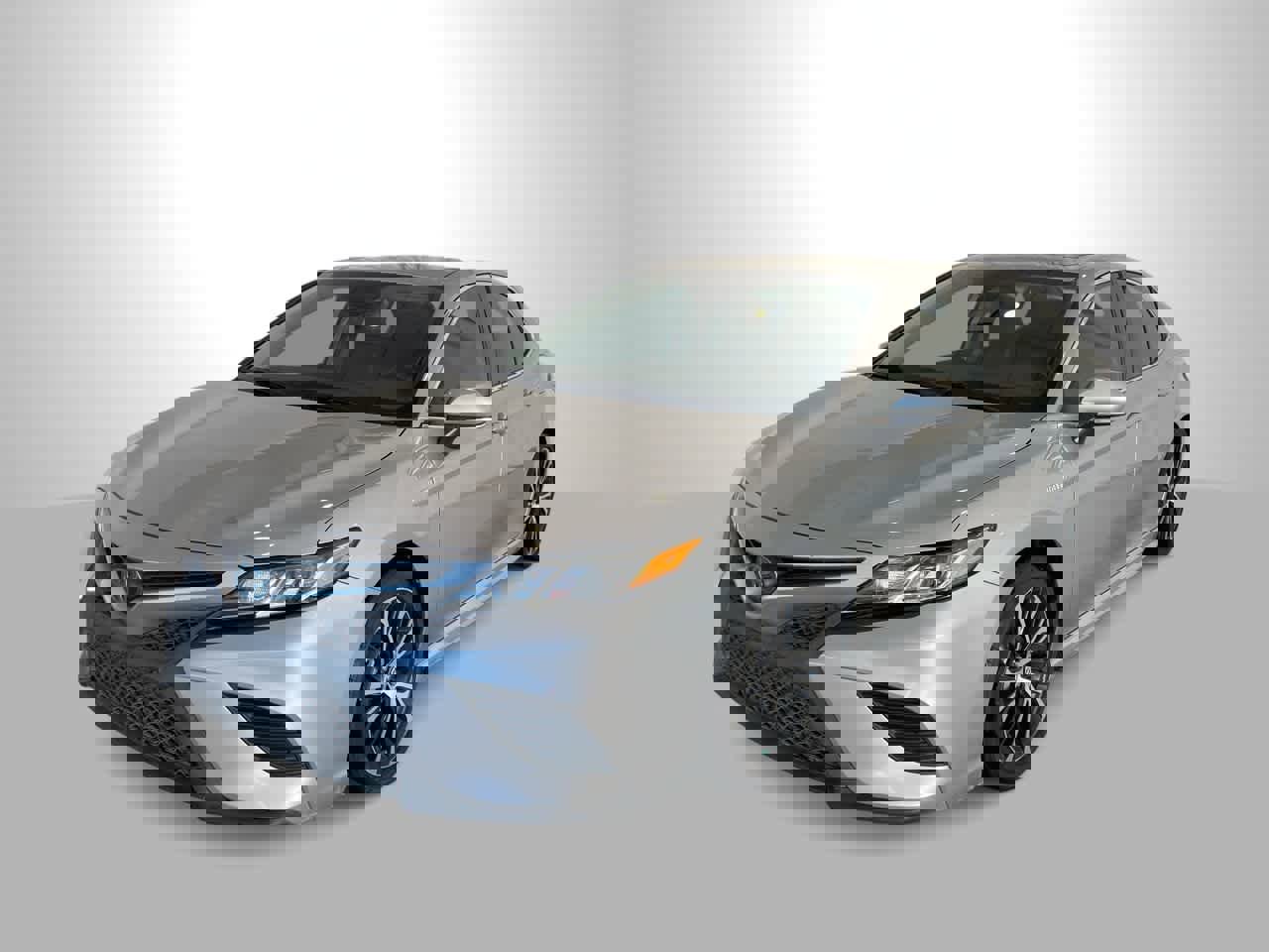 Used 2020 Toyota Camry SE w/ Sunroof Package image 1