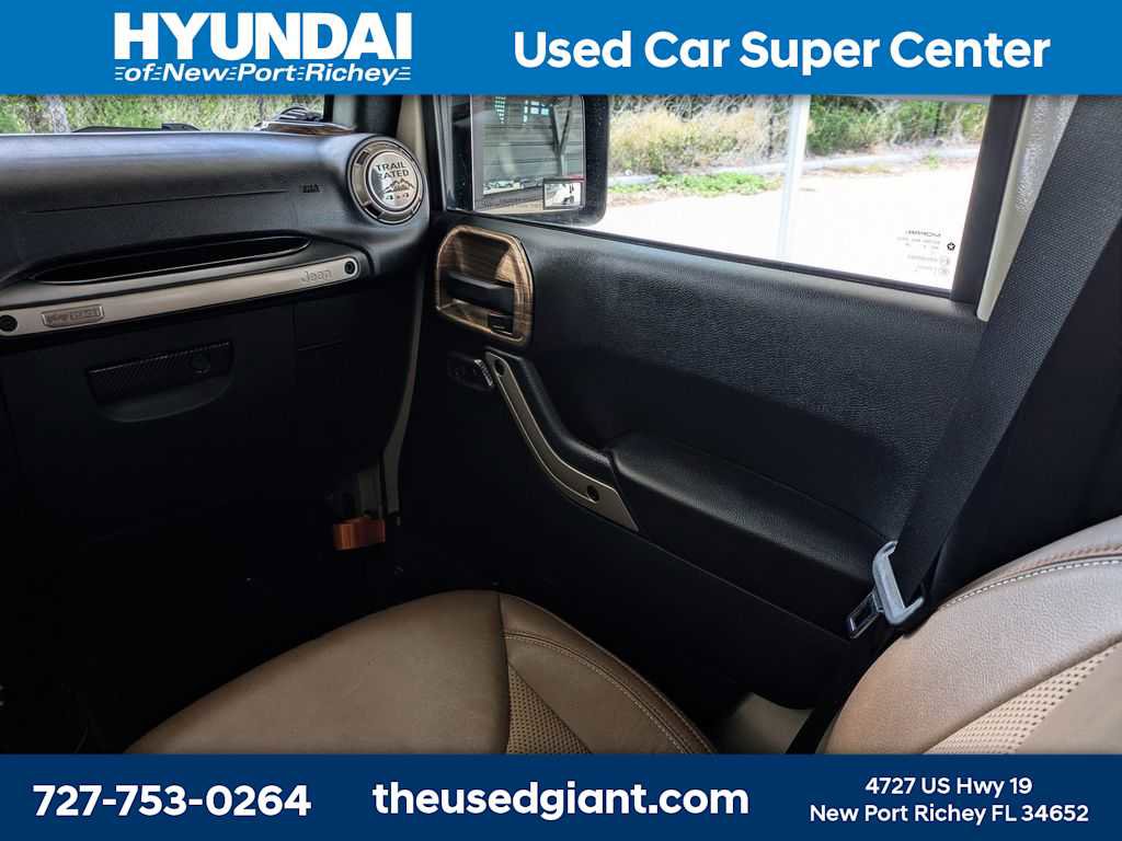 Used 2016 Jeep Wrangler Unlimited Sahara AWD/4WD image 18