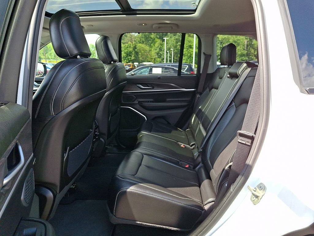 Used 2023 Jeep Grand Cherokee 4WD 4xe w/ Luxury Tech Group II image 11