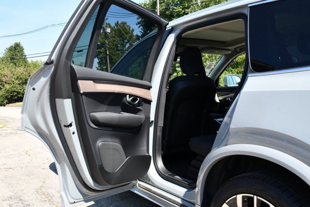 New 2026 Volvo XC90 B6 Plus w/ Protection Package Premier AWD/4WD image 17